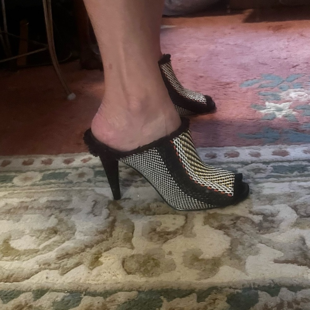 Guess open toe Heels β₯οΈππ€π€ - Picture 9 of 10